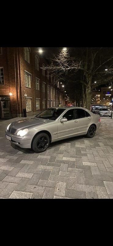 Begagnad Mercedes C240 Elegance 170 HK (125 kW) 2004 Sedan