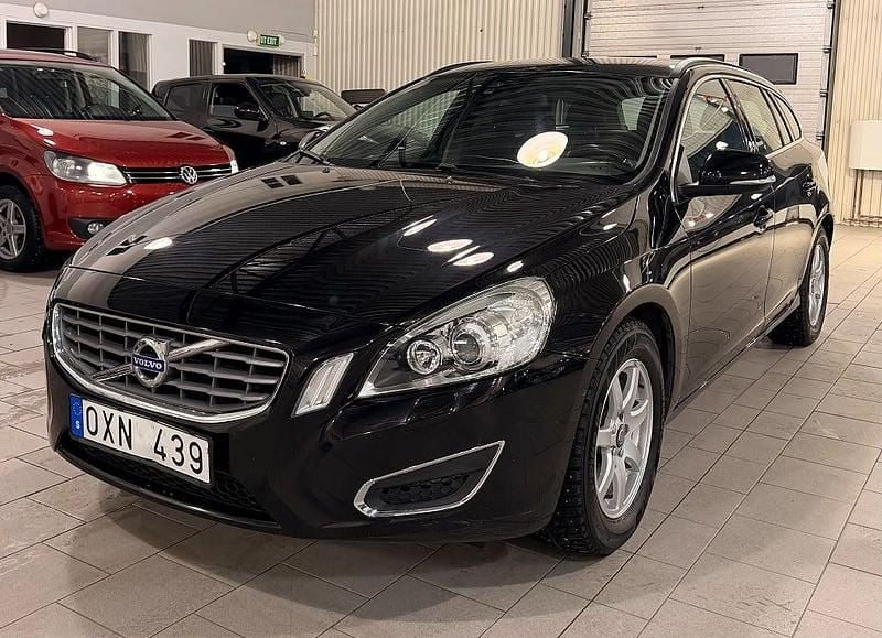Begagnad Volvo V60 Momentum 150 HK (110 kW) 2010 Svart Kombi