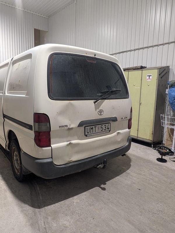 Begagnad Toyota HiAce 102 HK (75 kW) 2004 Minibuss