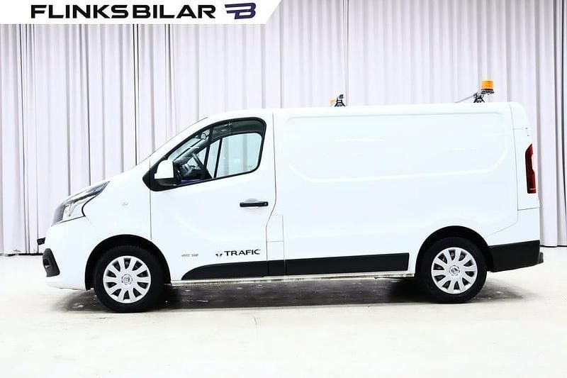 Vit Begagnad 2016 Renault Trafic Minibuss | 99 900 kr (Marknadspris) - Bild 1/4