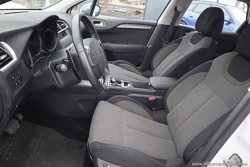 Begagnad Citroën C4 114 HK (83 kW) 2014 Pärlemo vit Halvkombi