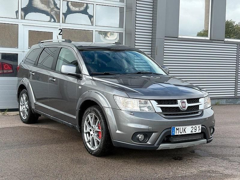 Grå Begagnad 2012 Fiat Freemont SUV | 59 900 kr (Bra pris) - Bild 1/4