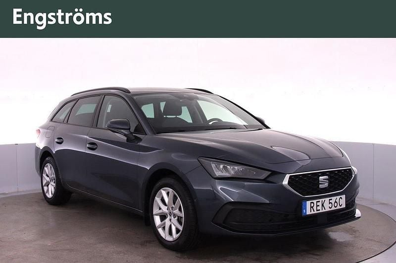 Grå Begagnad 2024 Seat Leon Kombi | 239 000 kr (Lite dyr) - Bild 1/4