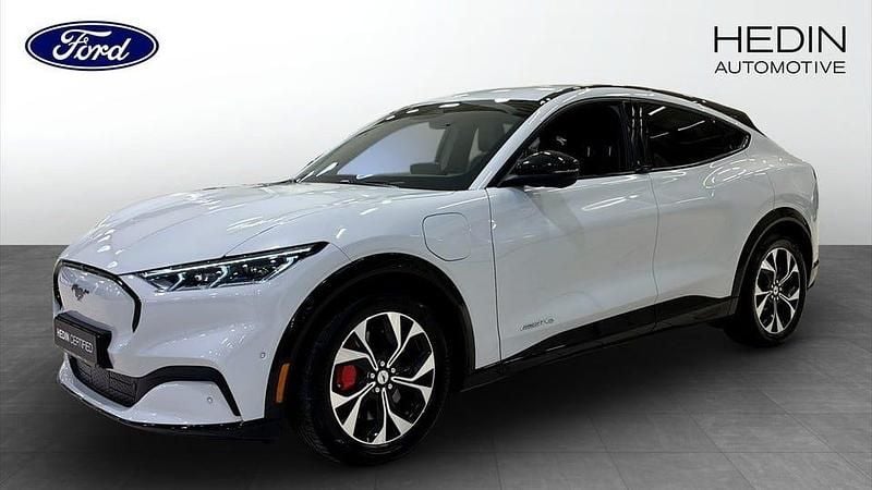Vit Begagnad 2022 Ford Mustang Mach-E SUV | 364 900 kr (Marknadspris) - Bild 1/4
