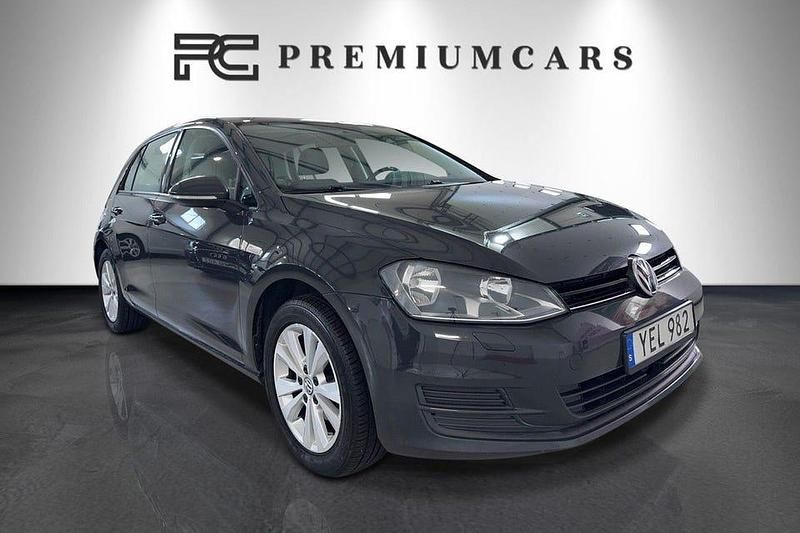 Mörkgrå (grå) Begagnad 2017 VW Golf VII Halvkombi | 89 900 kr (Bra pris) - Bild 1/4
