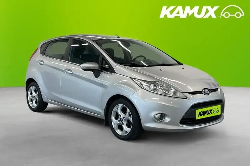 Silver/grå Begagnad 2011 Ford Fiesta Halvkombi | 76 700 kr (Lite dyr) - Bild 1/4