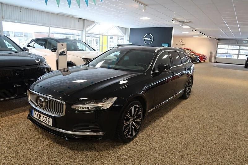 Svart (black solid stone) Begagnad 2021 Volvo V90 Momentum Kombi | 258 800 kr (Bra pris) - Bild 1/4
