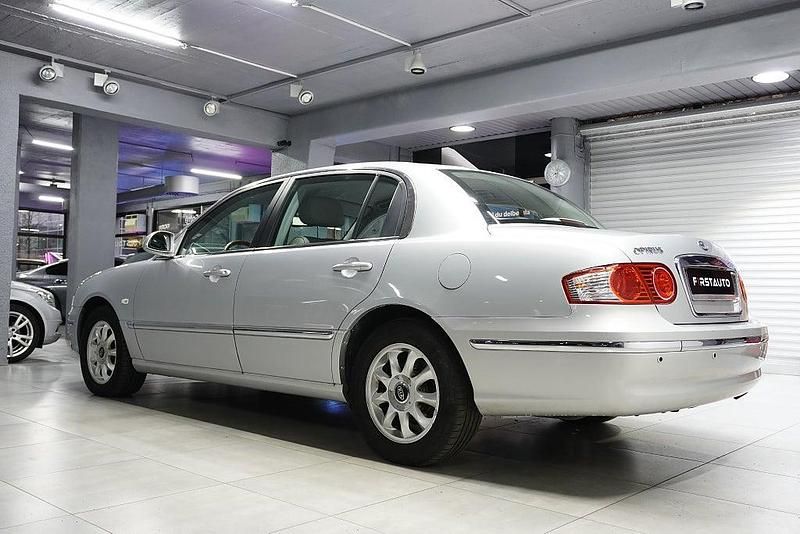 Begagnad Kia Opirus 203 HK (149 kW) 2005 Silver Sedan
