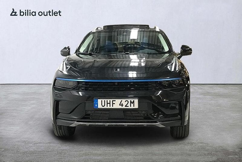 Begagnad Lynk & Co 01 261 HK (191 kW) 2022 Svart SUV