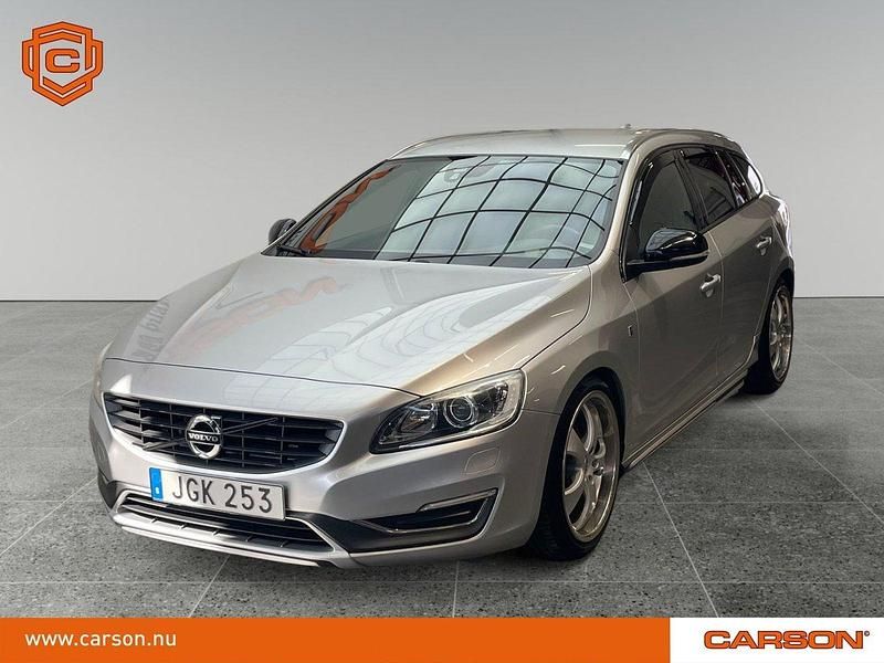 Silver Begagnad 2015 Volvo V60 Momentum Kombi | 134 900 kr (Marknadspris) - Bild 1/3