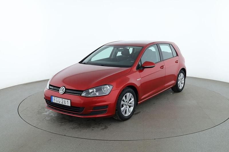 Röd Begagnad 2014 VW Golf VII Sedan | 113 000 kr (Marknadspris) - Bild 1/3