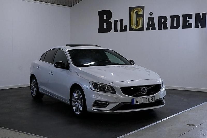 Vit Begagnad 2014 Volvo S60 R-Design Sedan | 159 500 kr (Marknadspris) - Bild 1/4
