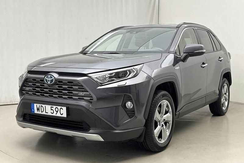 Mörkgrå Begagnad 2021 Toyota RAV4 Executive SUV | 300 000 kr - Bild 1/4