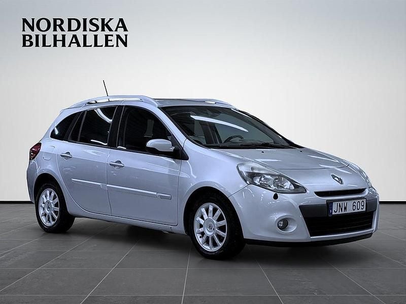 Begagnad Renault Clio GrandTour 103 HK (75 kW) 2011 Silver Kombi