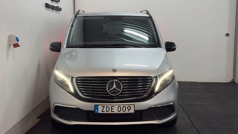 Begagnad Mercedes EQV300 150 kW (204 HK) 2020 Silver Minibuss
