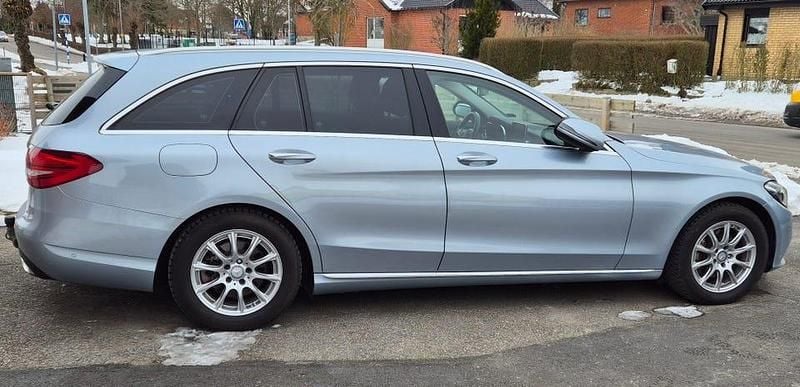 Begagnad Mercedes C220 Avantgarde 170 HK (125 kW) 2018 Blåtonad