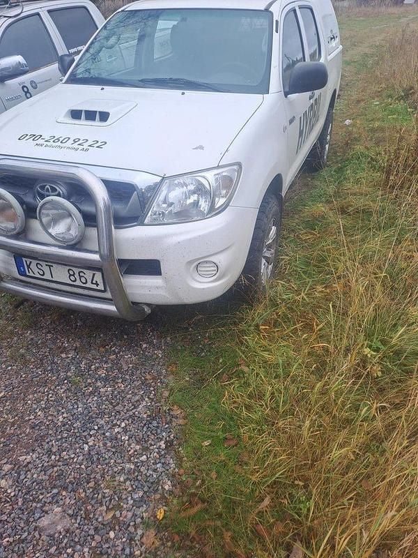 Vit Begagnad 2010 Toyota HiLux Pickup | 150 000 kr (Superpris) - Bild 1/1