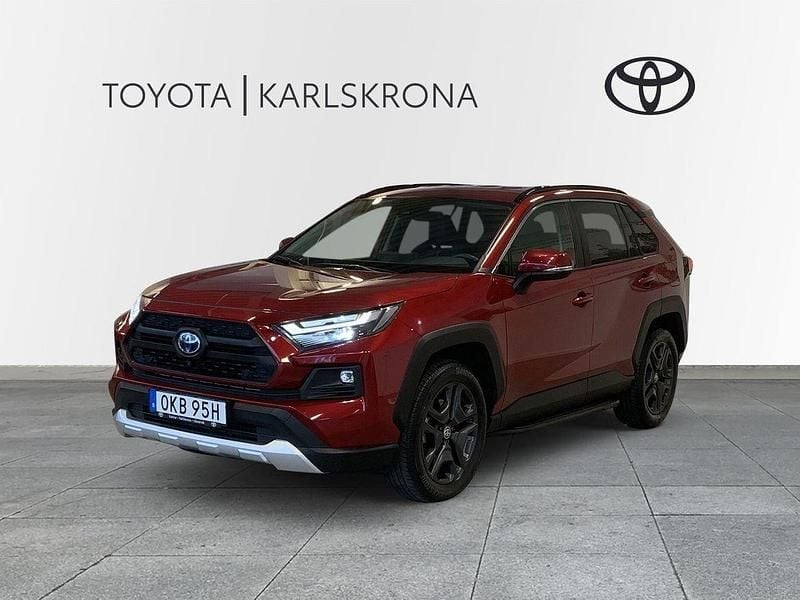 Röd Begagnad 2022 Toyota RAV4 Hybrid SUV | 369 000 kr (Bra pris) - Bild 1/3