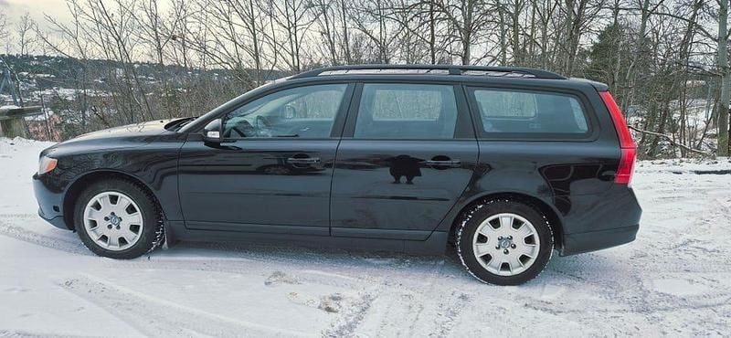 Svart Begagnad 2009 Volvo V70 Kombi | 42 000 kr (Superpris) - Bild 1/4