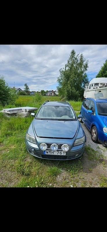 Grön Begagnad 2005 Volvo V50 Kinetic Kombi | 5 000 kr (Superpris) - Bild 1/2