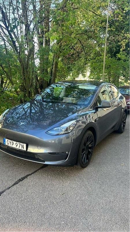 Grå Begagnad 2021 Tesla Model Y Long Range SUV | 315 000 kr - Bild 1/4
