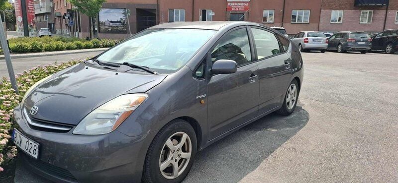 Grå Begagnad 2006 Toyota Prius Halvkombi | 38 000 kr (Marknadspris) - Bild 1/2