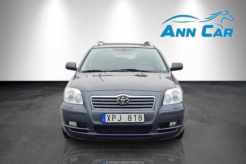 Grå Begagnad 2005 Toyota Avensis Kombi | 24 000 kr (Marknadspris) - Bild 1/4