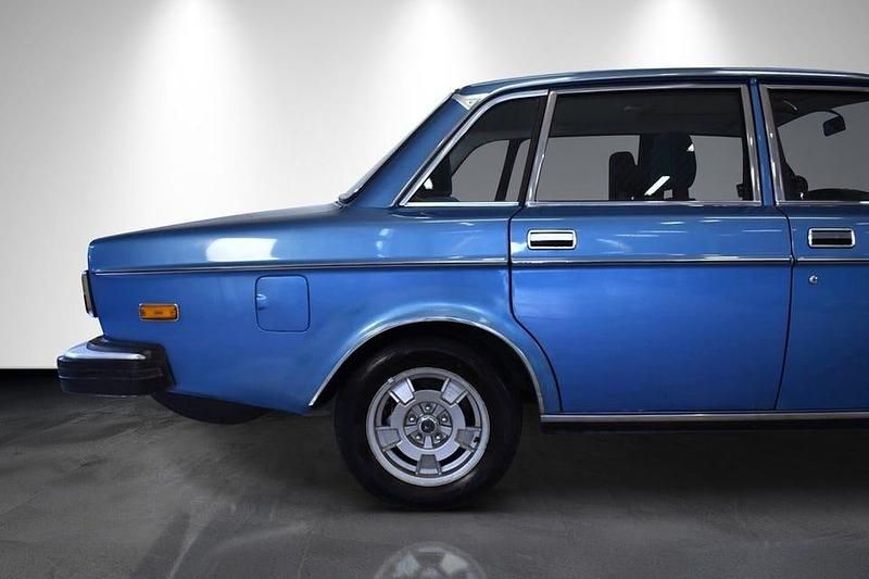 Begagnad Volvo 260 140 HK (102 kW) 1977 Mörkblå Sedan