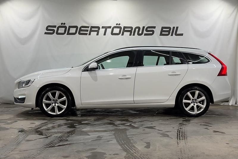 Begagnad Volvo V60 Standard 150 HK (110 kW) 2017 Vit Kombi