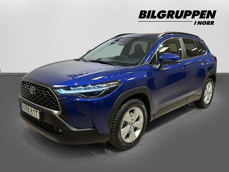 Mörkblå Begagnad 2024 Toyota Corolla Cross SUV | 389 900 kr (Marknadspris) - Bild 1/4