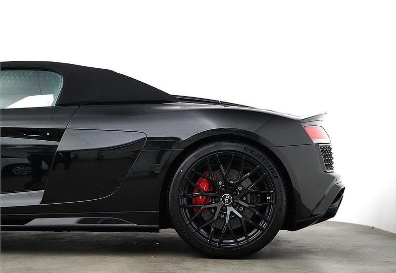 Begagnad Audi R8 Spyder Performance 620 HK (456 kW) 2023 Svart Cab