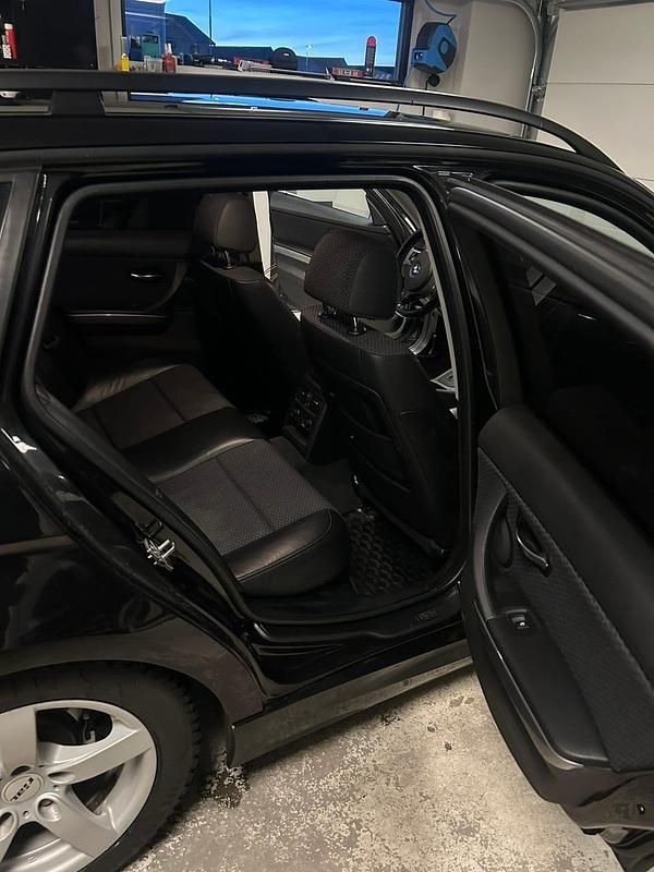 Begagnad BMW 320 170 HK (125 kW) 2009 Kombi