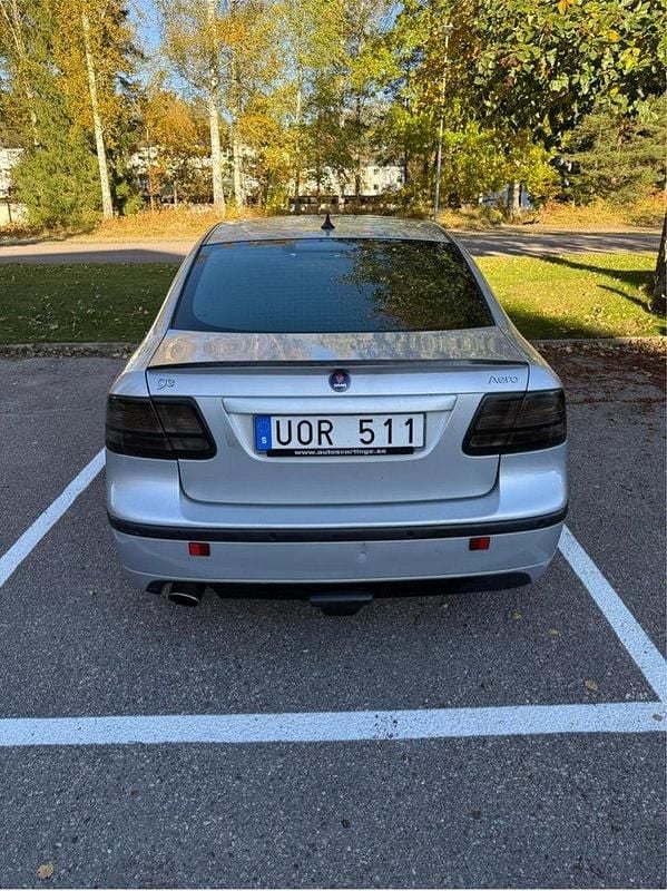 Grå Begagnad 2004 Saab 9-3 Aero Sedan | 23 000 kr (Lite dyr) - Bild 1/4