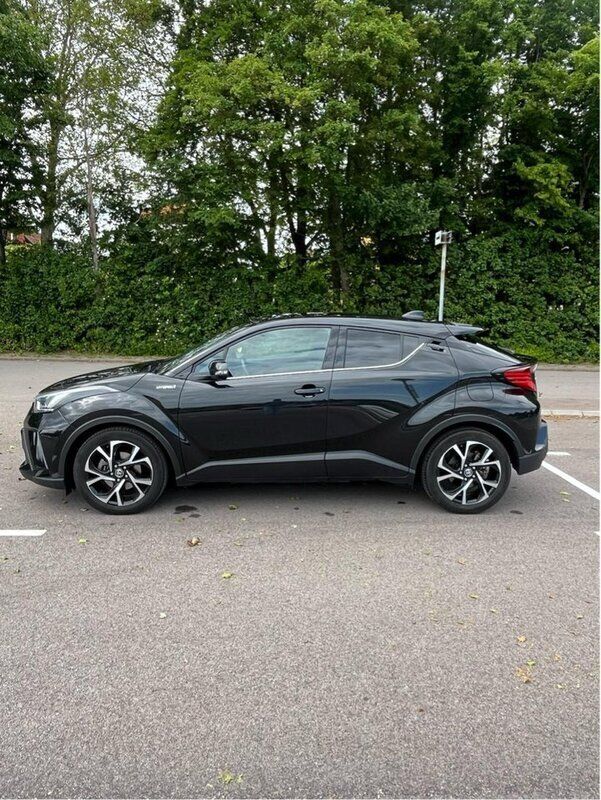 Svart Begagnad 2021 Toyota C-HR Edition SUV | 240 000 kr (Bra pris) - Bild 1/4