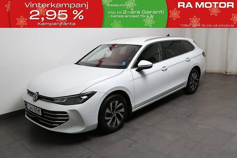 Vit Begagnad 2024 VW Passat Business Kombi | 349 900 kr (Dyr) - Bild 1/3
