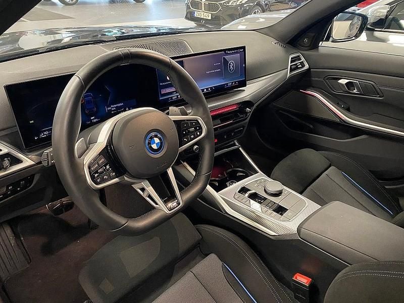 Begagnad BMW 330e 184 HK (135 kW) 2024 Svart Sedan