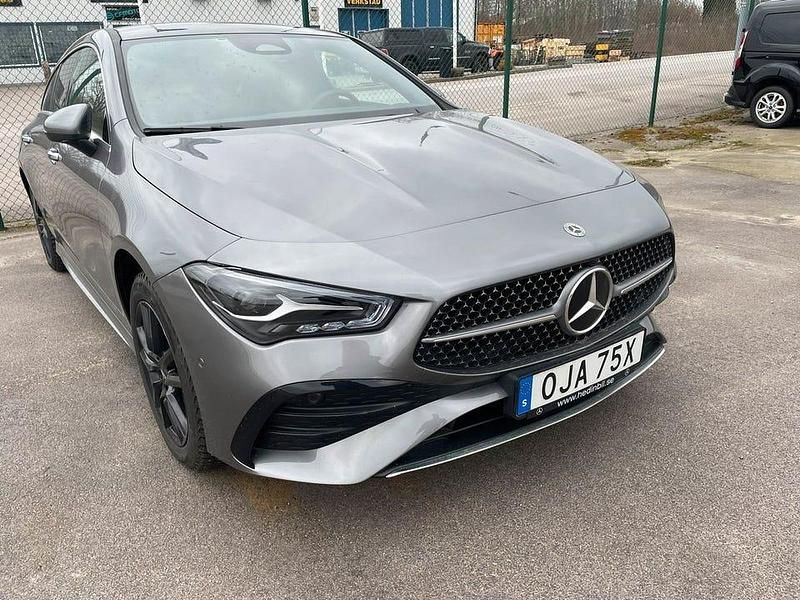 Begagnad Mercedes CLA250 Shooting Brake AMG 163 HK (119 kW) 2024 Selenitgrå metallic Kombi