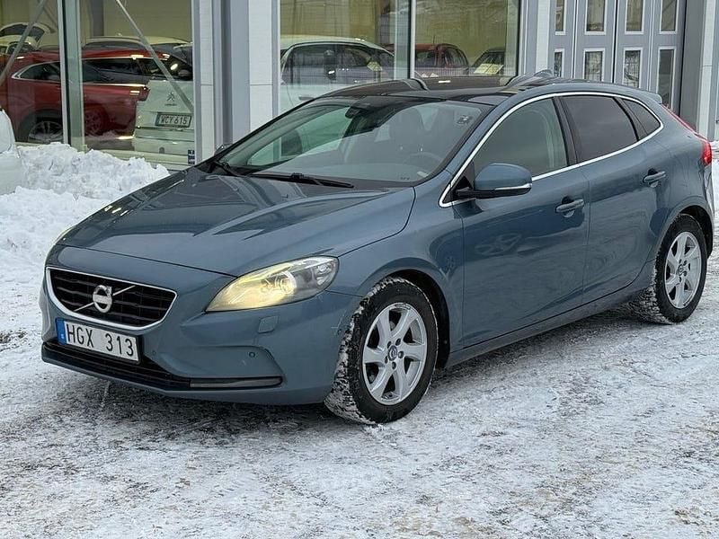 Blå Begagnad 2013 Volvo V40 Halvkombi | 69 900 kr (Superpris) - Bild 1/4