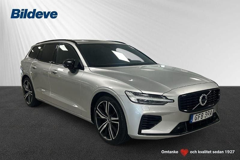 Silver Begagnad 2022 Volvo V60 R-Design Kombi | 359 900 kr (Bra pris) - Bild 1/4