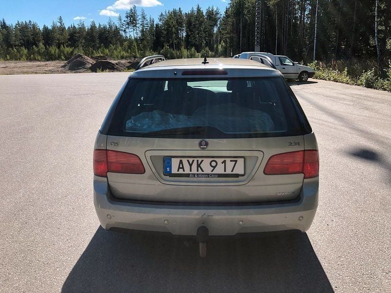 Begagnad Saab 9-5 Linear 210 HK (154 kW) 2006 Ljusgul Kombi