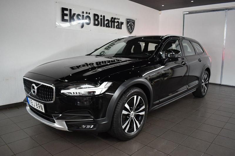 Svart Begagnad 2020 Volvo V90 CC Momentum Kombi | 239 500 kr (Marknadspris) - Bild 1/4