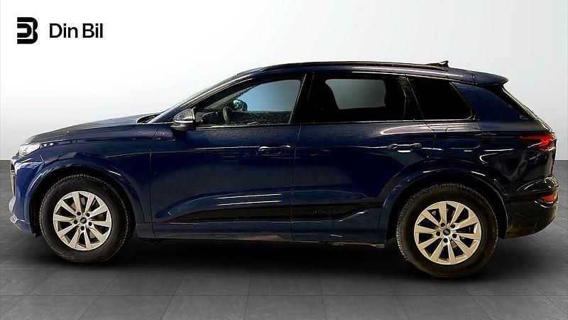 Begagnad Audi Q6 e-tron Performance 239 kW (326 HK) 2024 Blå SUV