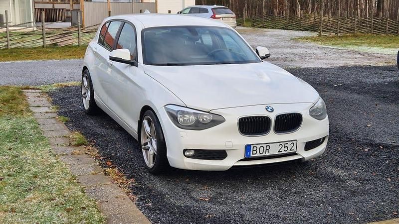 Begagnad 2012 BMW 116 Halvkombi | 77 500 kr - Bild 1/4