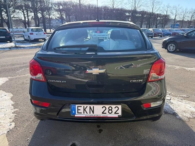 Begagnad Chevrolet Cruze 124 HK (91 kW) 2012 Svart Halvkombi