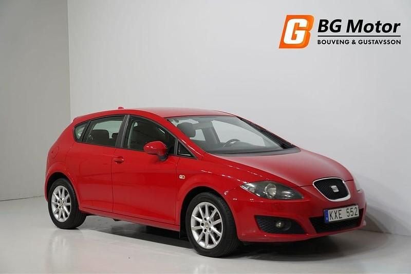 Röd Begagnad 2010 Seat Leon Style Halvkombi | 69 900 kr (Marknadspris) - Bild 1/4
