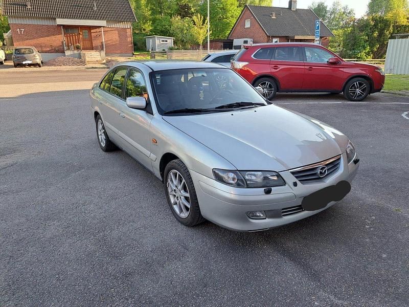 Silver Begagnad 2001 Mazda 626 Halvkombi | 17 500 kr - Bild 1/4