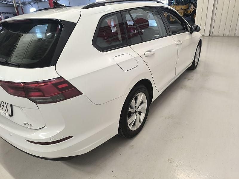 Begagnad VW Golf VIII 150 HK (110 kW) 2022 Vit Kombi