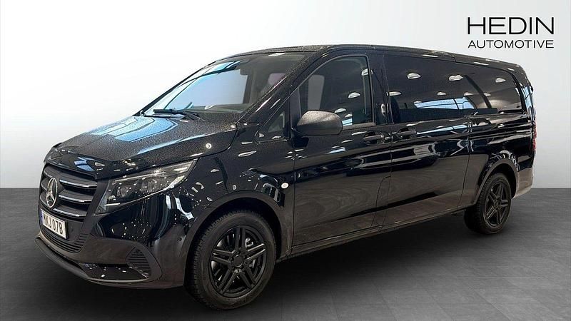 Svart (black) Begagnad 2025 Mercedes Vito Van | 723 750 kr - Bild 1/4