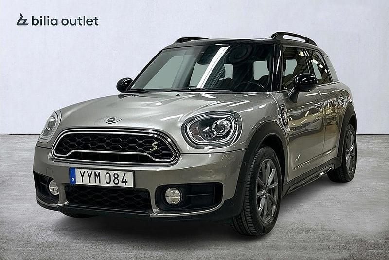 Grå Begagnad 2017 Mini Cooper Countryman Pepper SUV | 209 900 kr (Marknadspris) - Bild 1/4