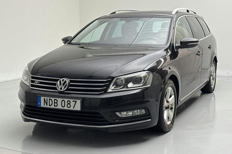 Svart Begagnad 2013 VW Passat R-line Kombi | 102 000 kr (Marknadspris) - Bild 1/4